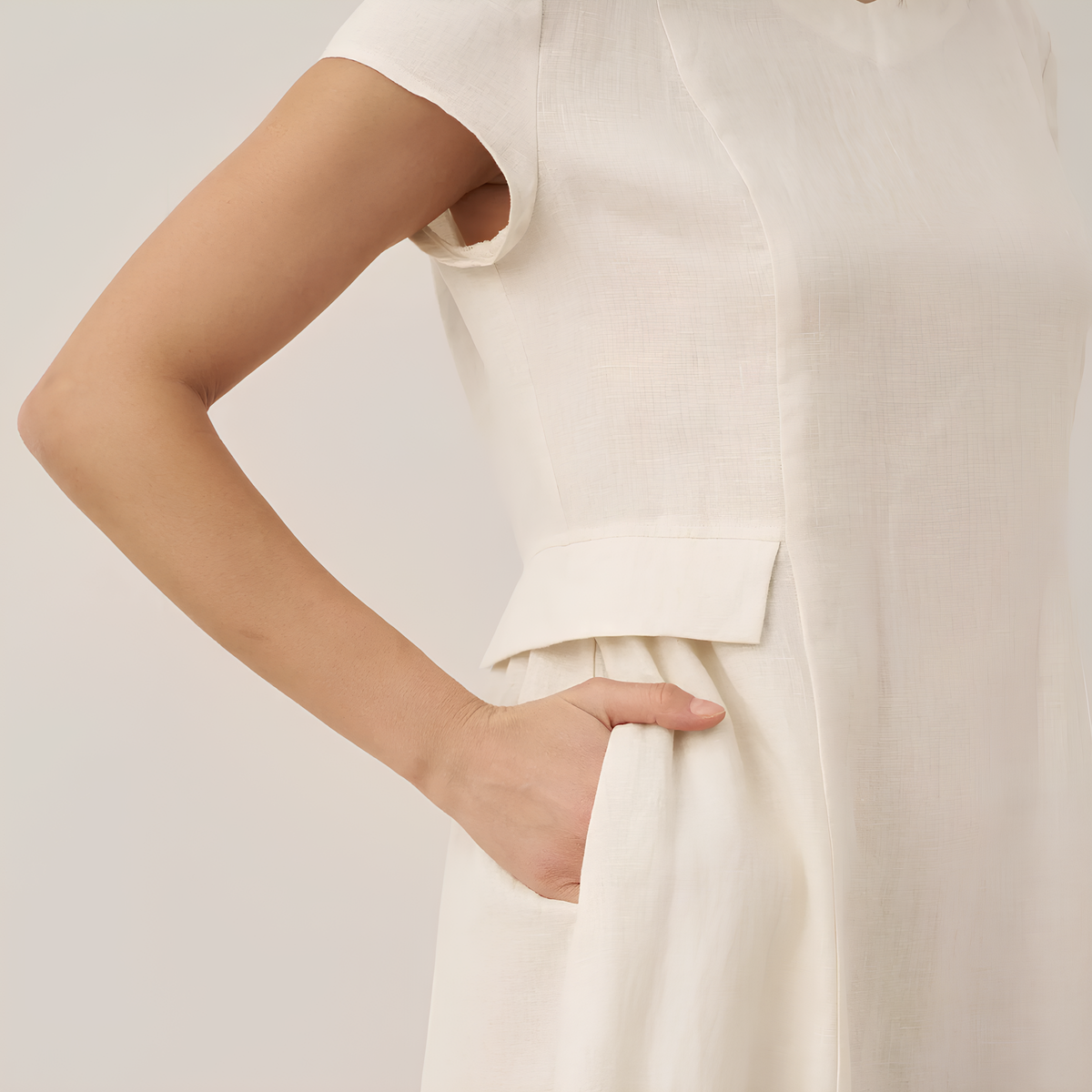 Leinenkleid Alexa mit V-Ausschnitt
