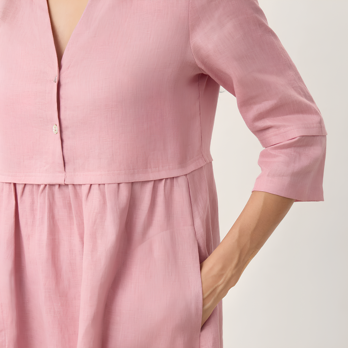Leinen-Midikleid mit Knopftaille