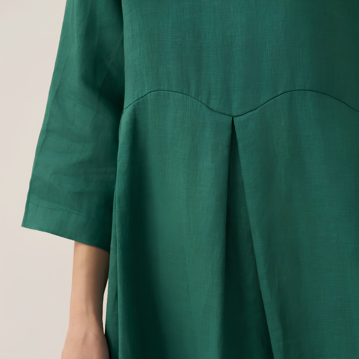 Plissiertes Leinen-Midikleid